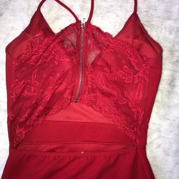 Red dress - Picture 3 of 3